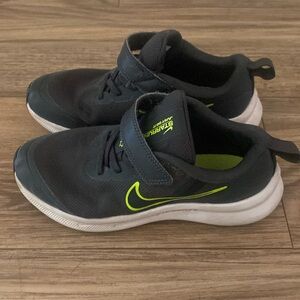 Boys Nike Star Runner size 1